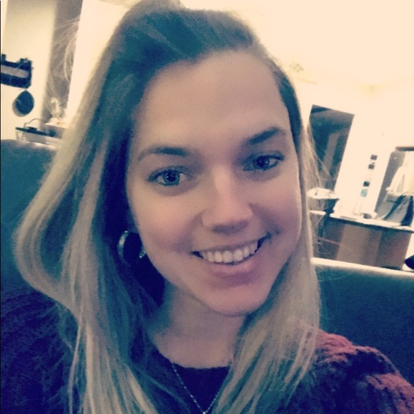 Meet your Posher, Nicole - Picture 1 of 1